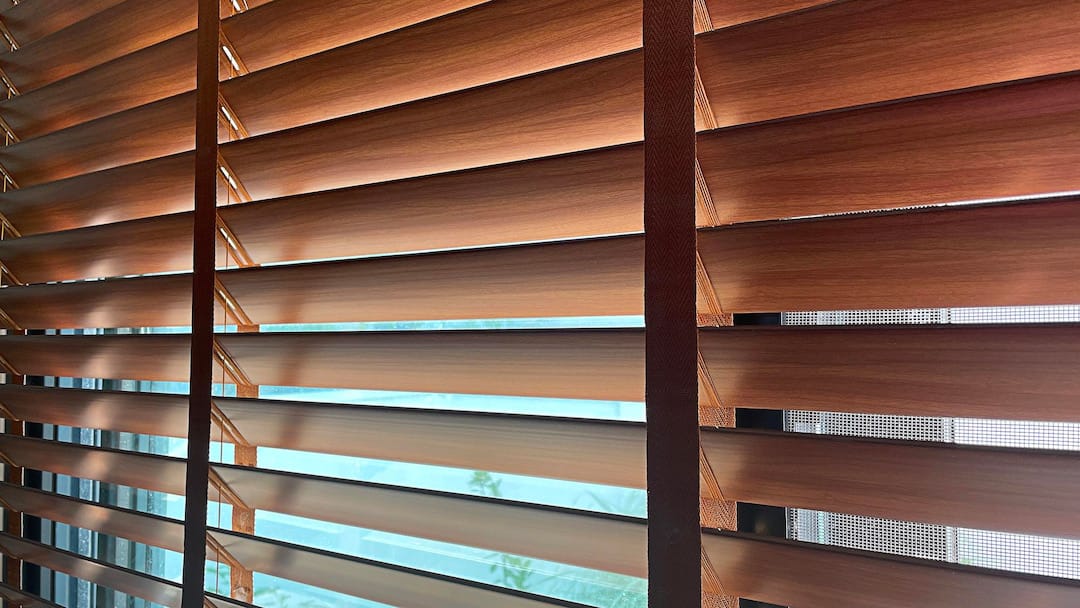 Read more about the article Best Wooden Venetian Blinds in Bangalore